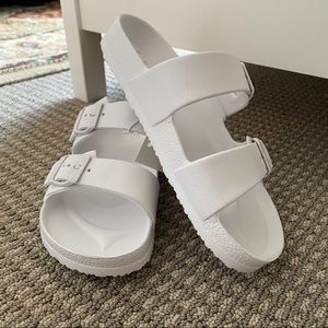 Target Slide Sandal (White)
